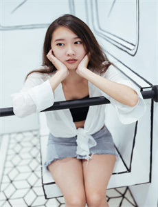 一面亲上边一面膜下边56/色戒完整版字幕高清